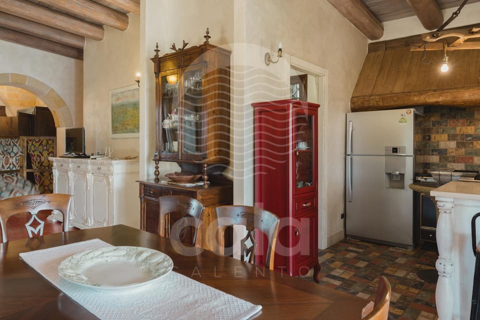 Kitchen or kitchenette, Dining area, oven, stove