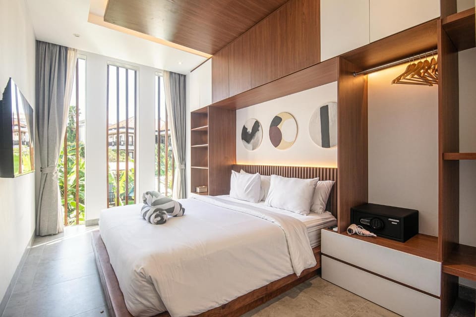 Hidden Paradise 5BR Canggu Gem Near Waves Villa in North Kuta