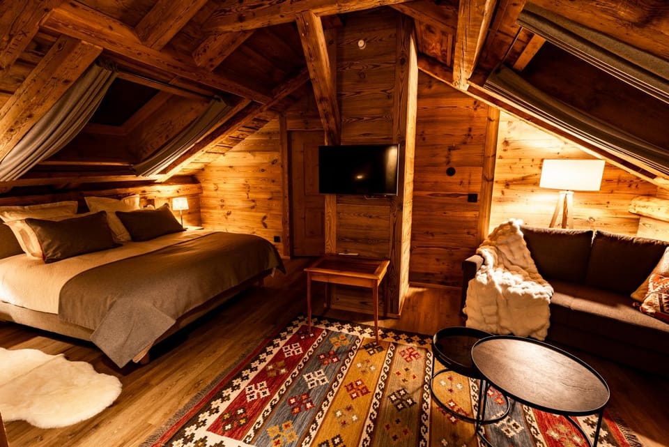 Bed, TV and multimedia, Living room, Photo of the whole room, Bedroom, wardrobe