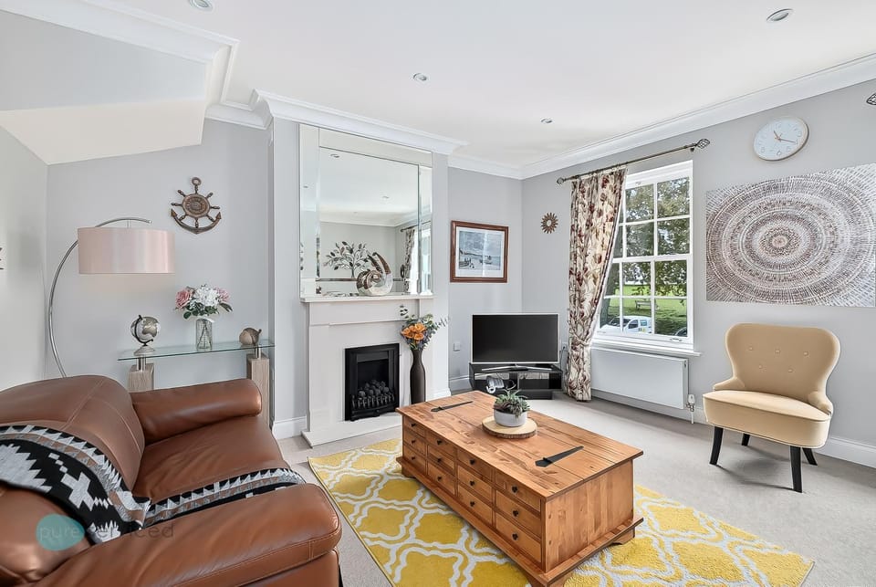 TV and multimedia, Living room, Seating area