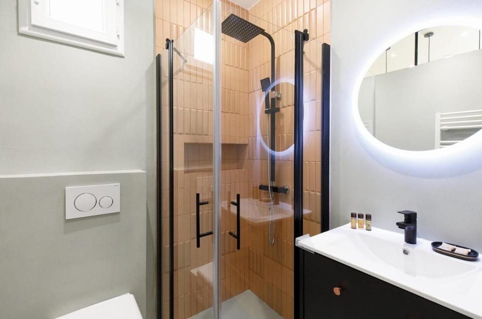 Chez Victor - Golden Square - 2 Mins from La Croisette Apartment in Cannes