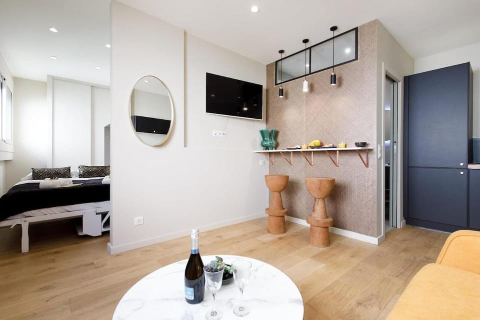 Chez Victor - Golden Square - 2 Mins from La Croisette Apartment in Cannes