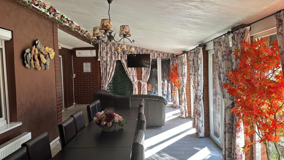 Casa Rosa by MANAGR Bed and Breakfast in Romania