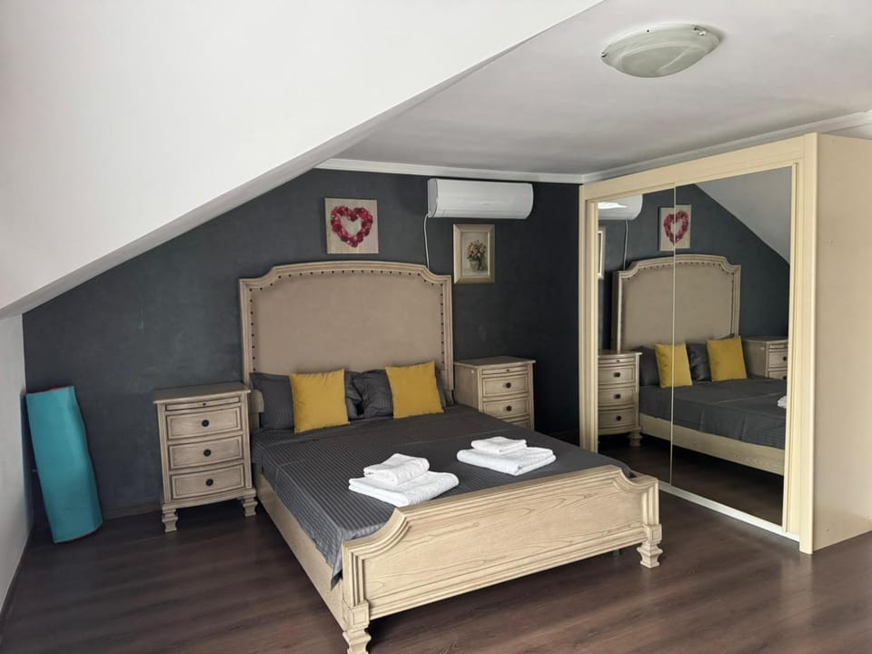 Casa Rosa by MANAGR Bed and Breakfast in Romania