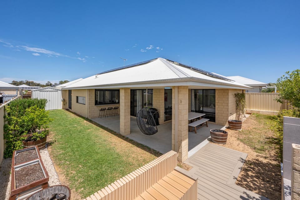 Property building, Day