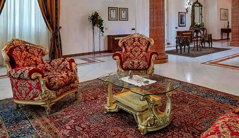 Living room, Seating area