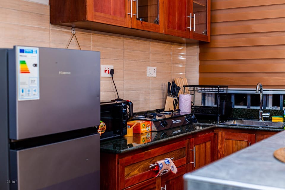 Coffee/tea facilities, Kitchen or kitchenette, stove