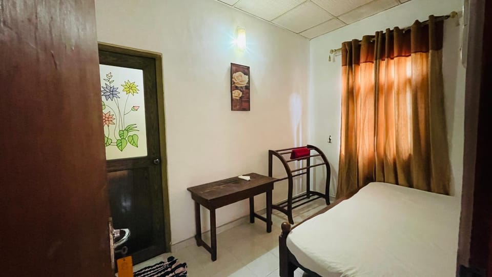 New PAWANA HOTEL Bed and Breakfast in Sri Lanka