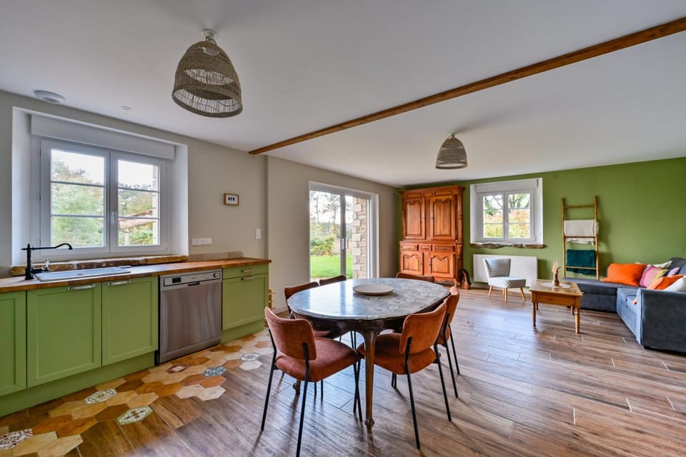 Kitchen or kitchenette, Living room, Dining area