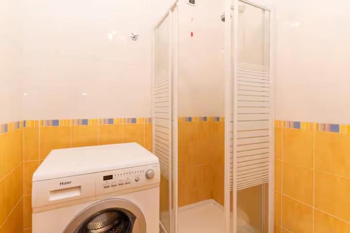 Ampio trilocale con garage, 2 terrazzi e WIFI Apartment in Milan