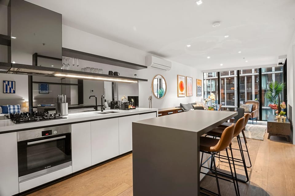 Lovely 2B Apartment at Marvel Stadium with Rooftop Pool and Parking Apartment in Melbourne