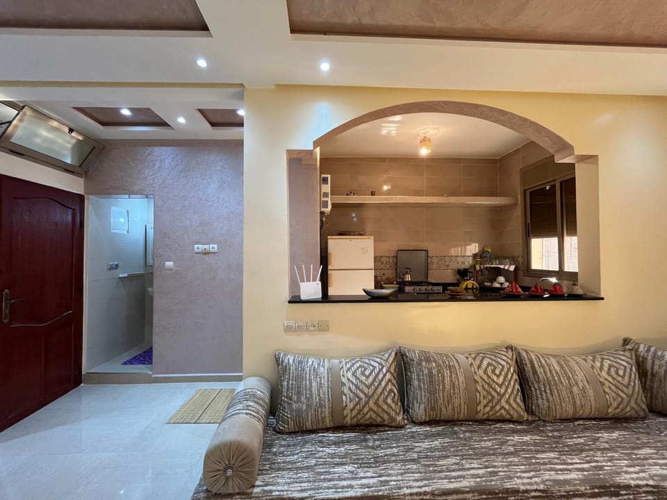 Kitchen or kitchenette, Seating area