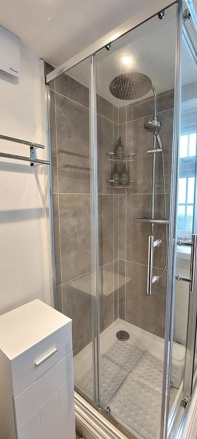 Bathroom, towels