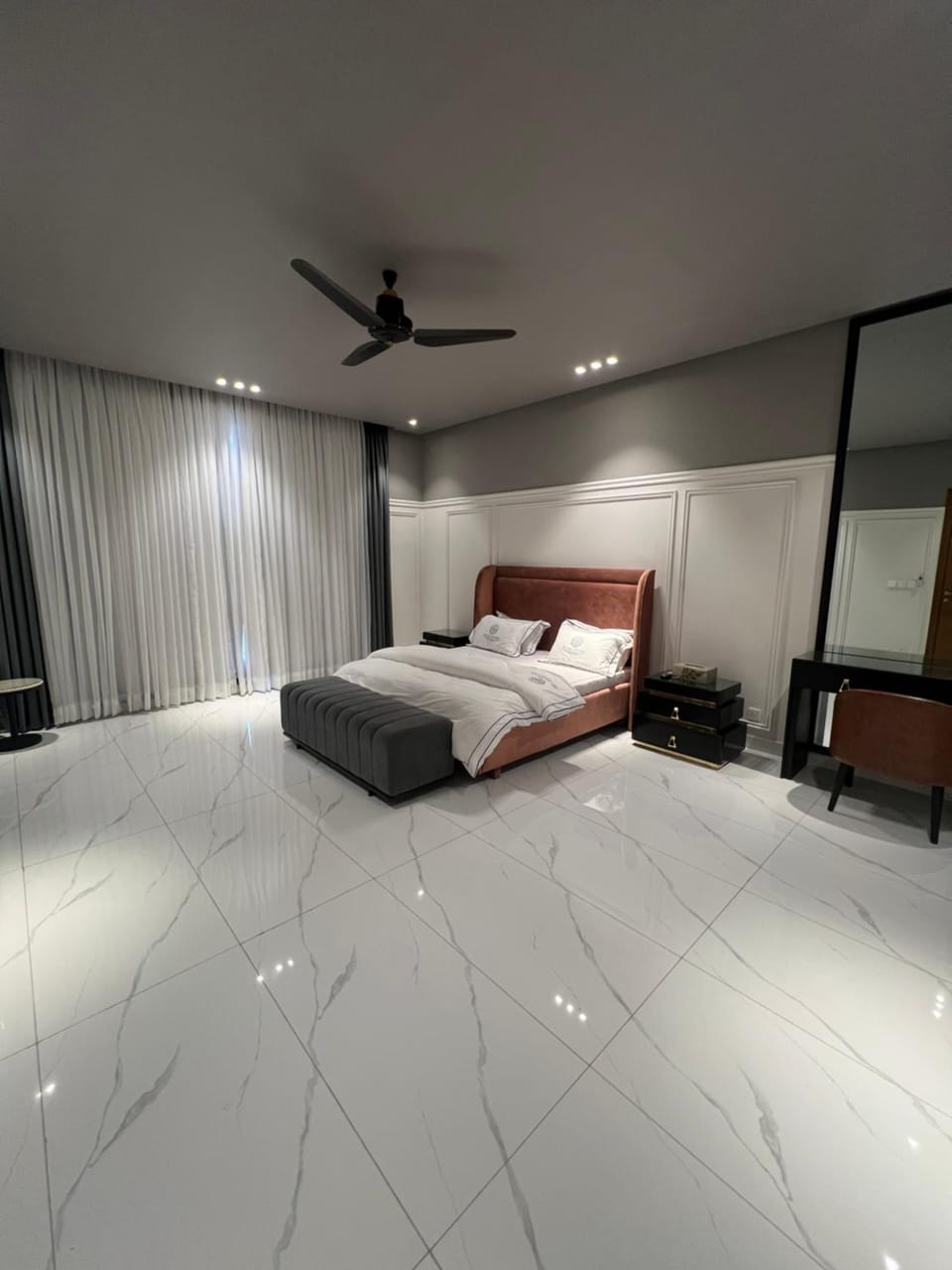 Bed, Photo of the whole room, Bedroom
