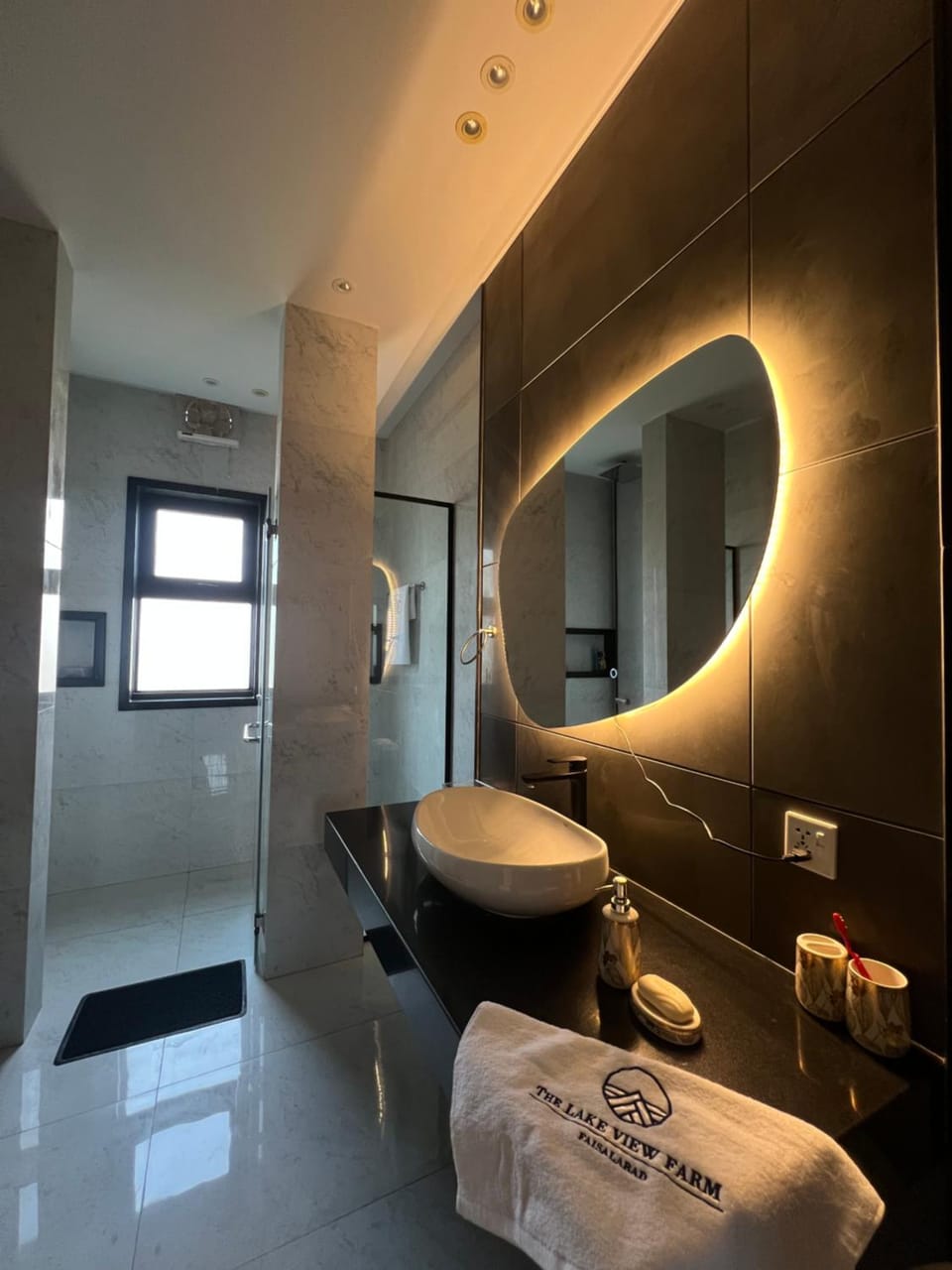 Toilet, Bathroom, towels