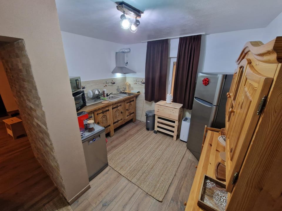 Coffee/tea facilities, dishwasher, microwave, oven, stove, stove, kitchen