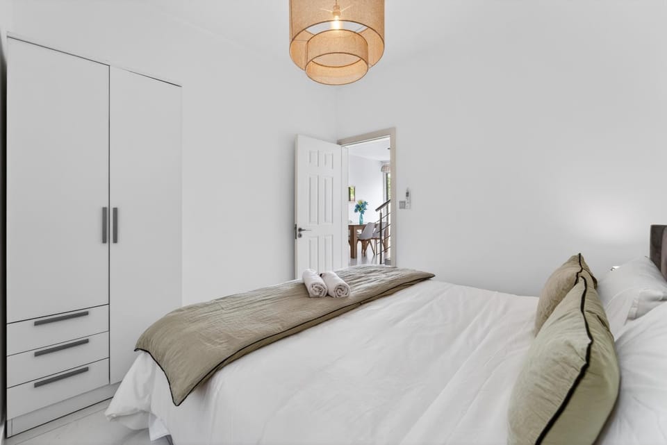 Photo of the whole room, Bedroom, safe, storage, air conditioner