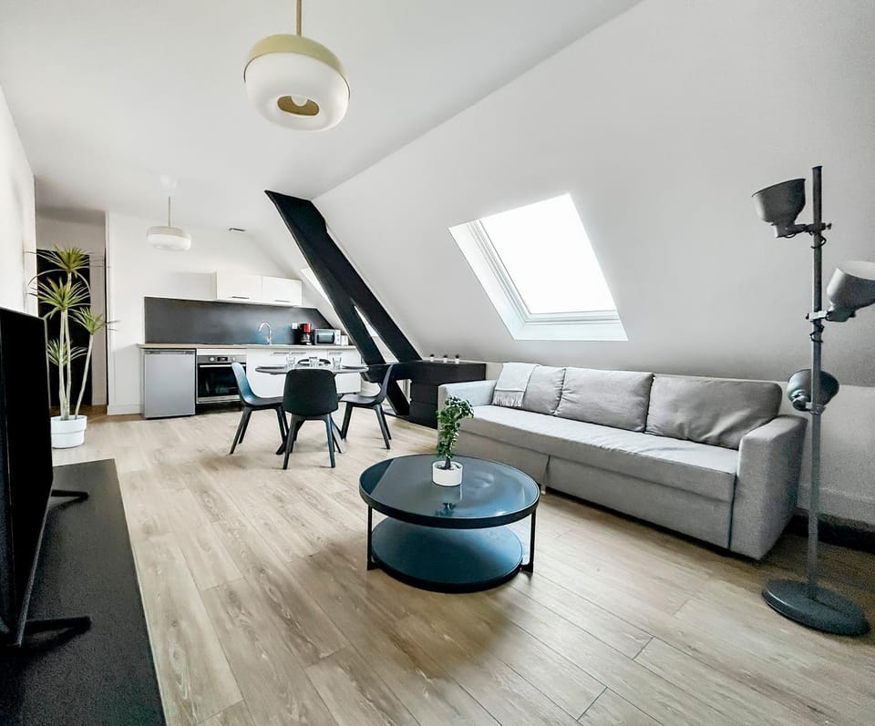 Lumineux T2 Rénové, Fibre, Calme et Hyper-Centre Apartment in Lens