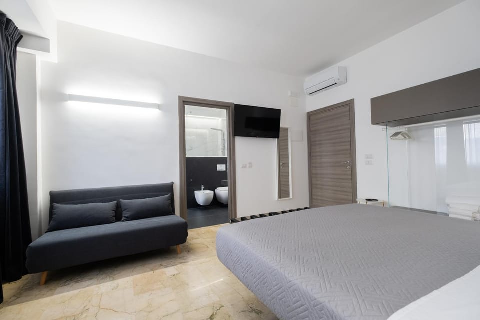 Bed, Photo of the whole room, Bedroom, wardrobe, air conditioner