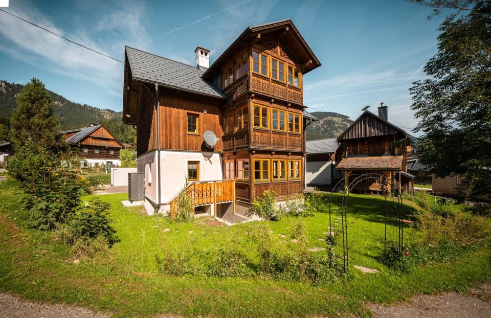 Property building, Day, Garden, Garden view