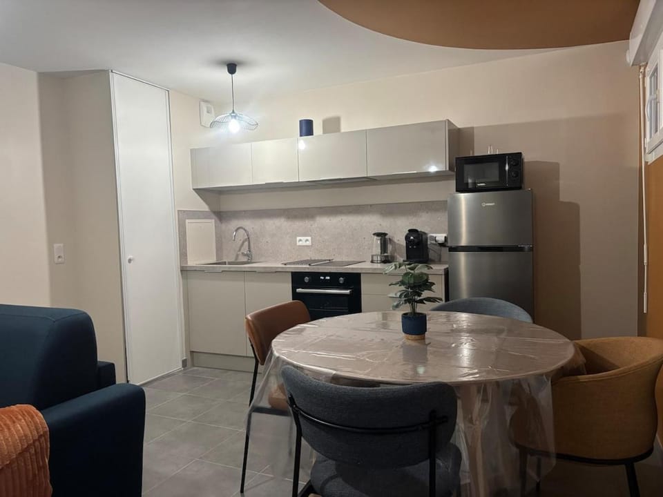 Dining area, oven, stove