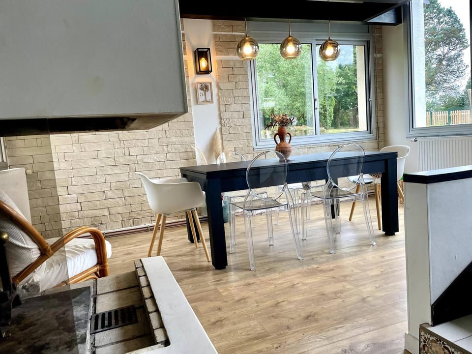 Living room, Seating area, Dining area