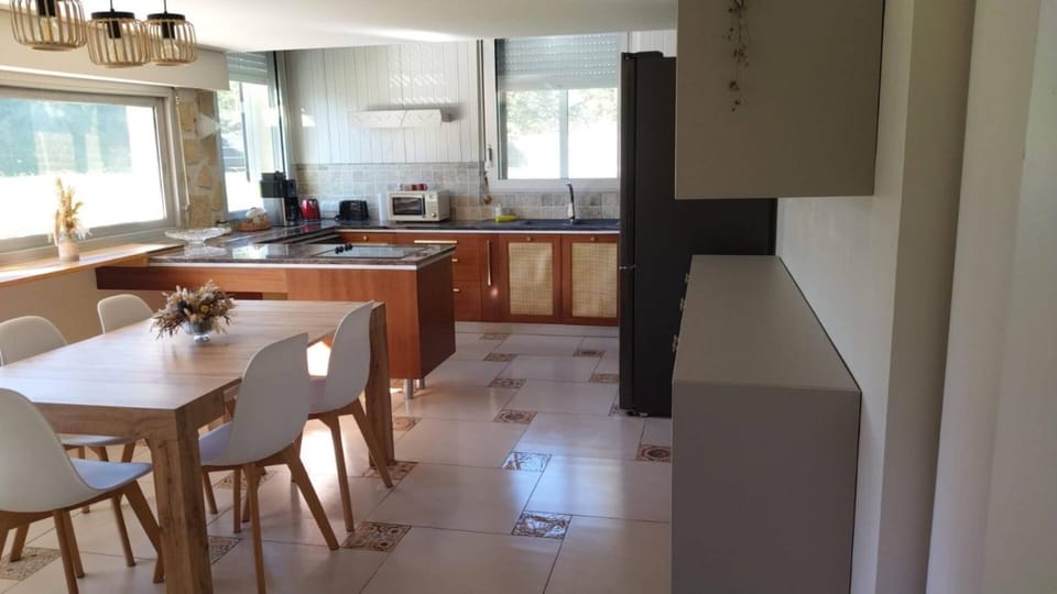 Kitchen or kitchenette, Dining area, dishwasher, oven, stove