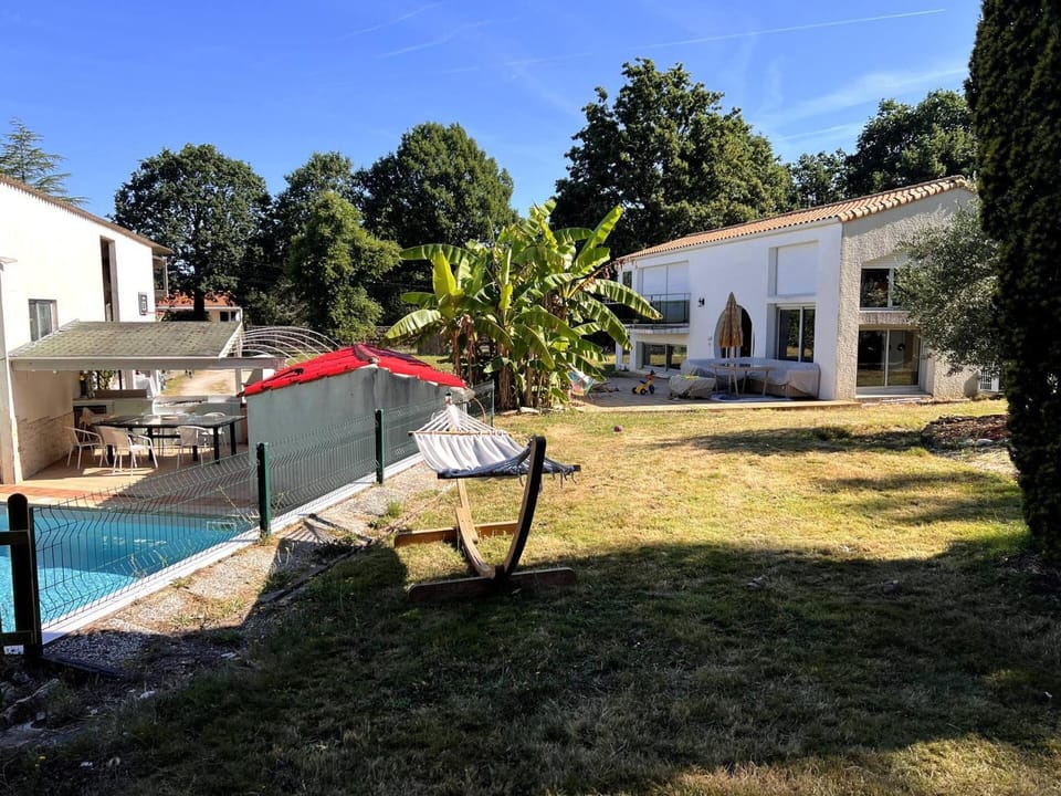 Property building, Patio, Spring, Day, Garden, Garden view, Pool view, Swimming pool, sunbed