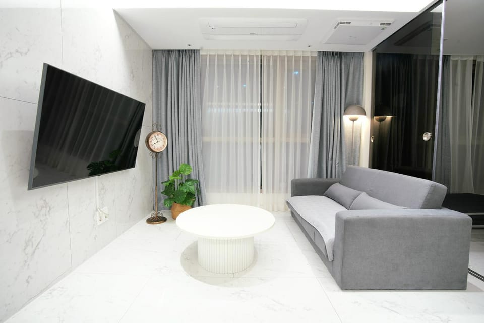 Communal lounge/ TV room, Living room