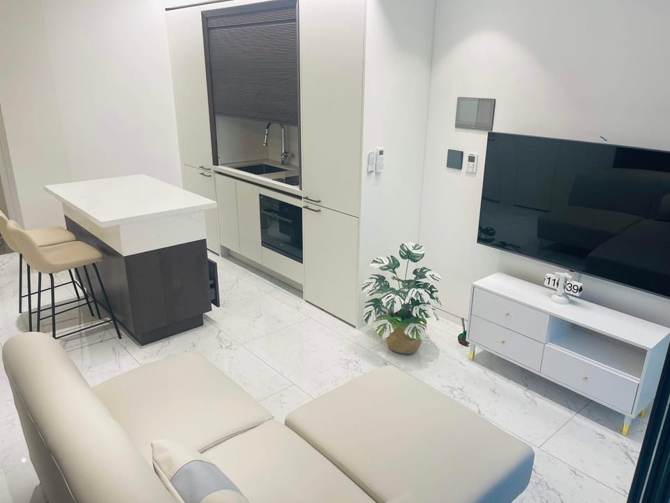Communal lounge/ TV room, TV and multimedia, Kitchen or kitchenette, Living room, Seating area