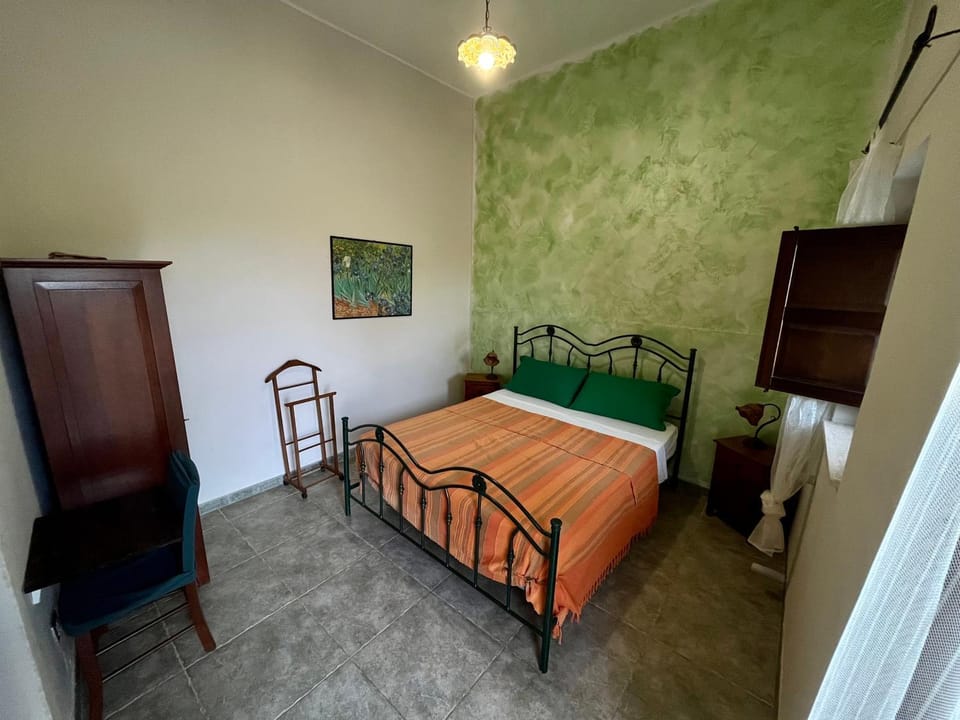 Bed, Photo of the whole room, Bedroom, wardrobe