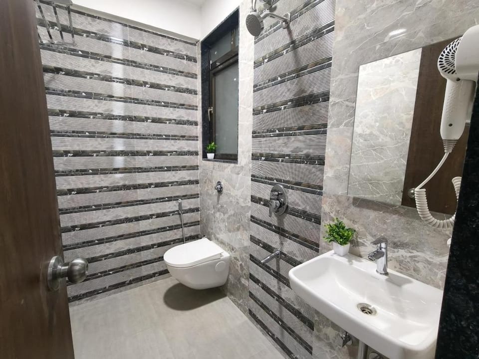 IUC 301 Private 1Bhk 3 Min Nesco Nirlon Apartment in Mumbai