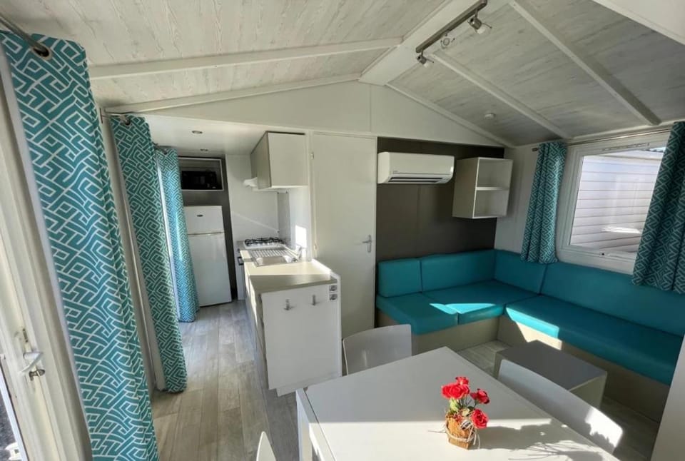 Mobil home sous les pins Camping les VIGNES Lit-et-Mixe Campground/ 
RV Resort in Lit-et-Mixe