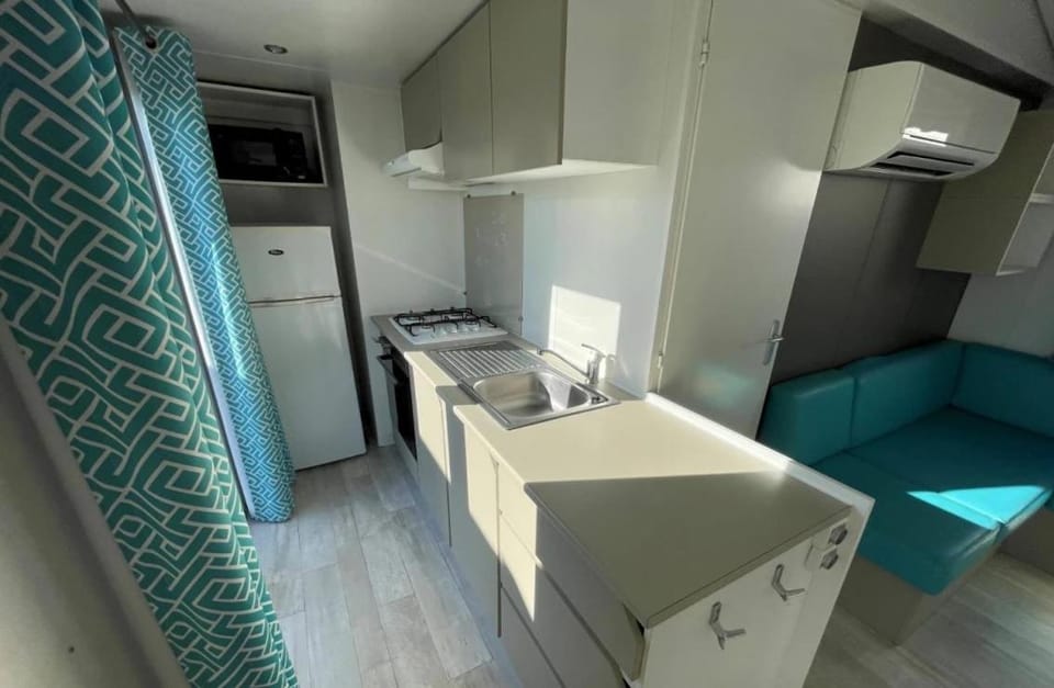 Mobil home sous les pins Camping les VIGNES Lit-et-Mixe Campground/ 
RV Resort in Lit-et-Mixe