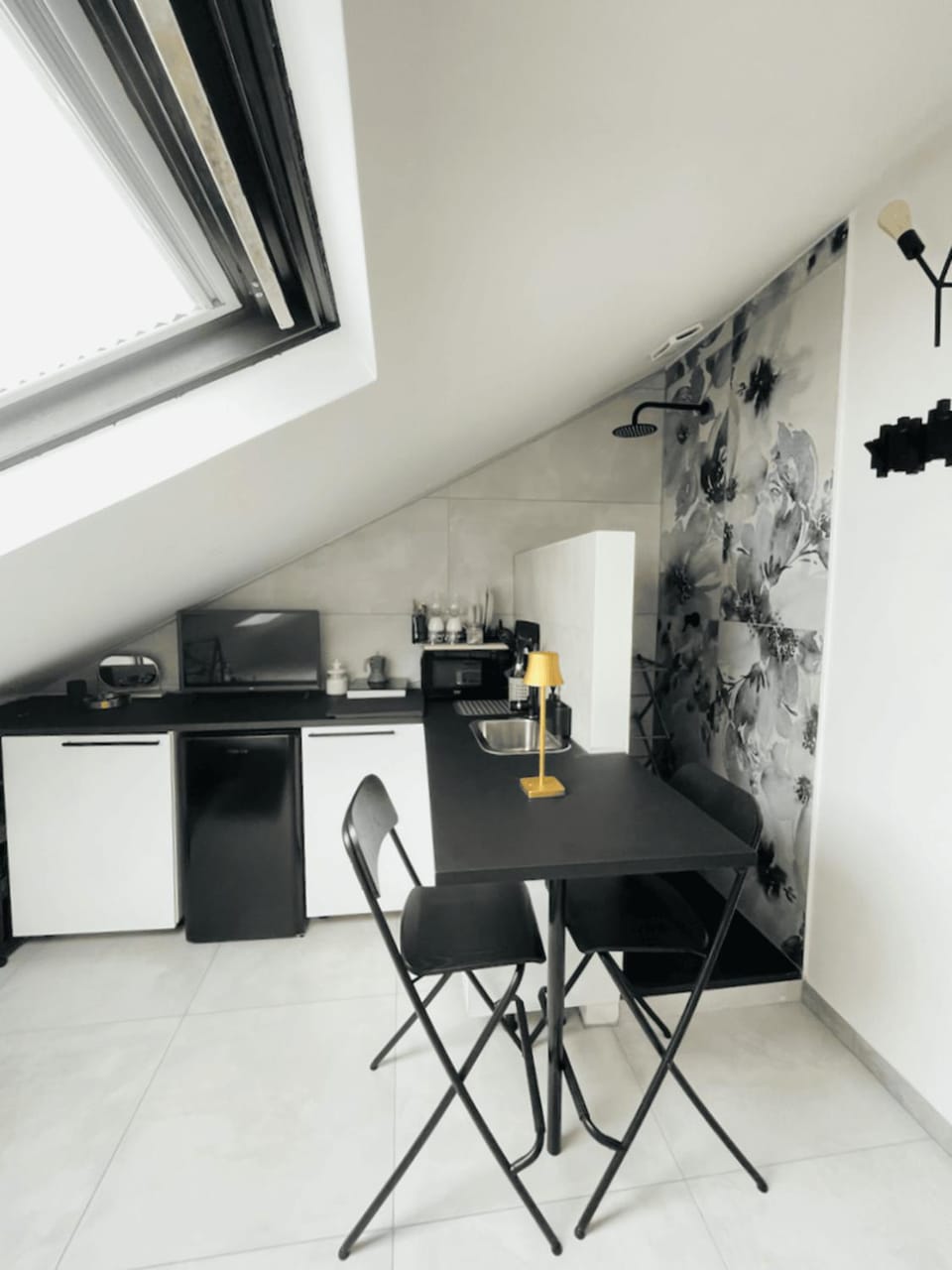 TV and multimedia, Kitchen or kitchenette, Seating area, Dining area, stove