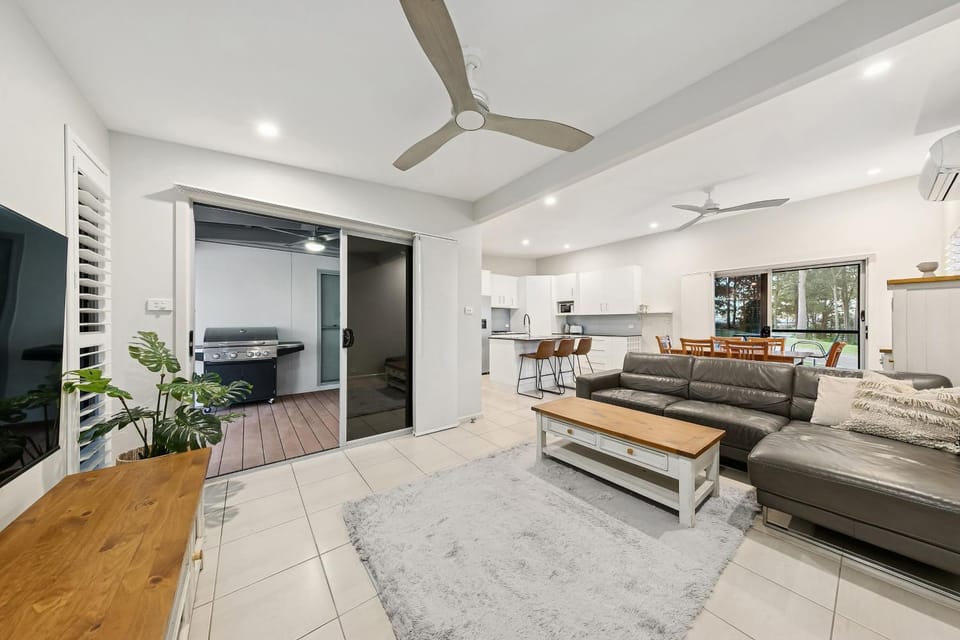 Resort Style Home with Plunge Pool House in Cessnock