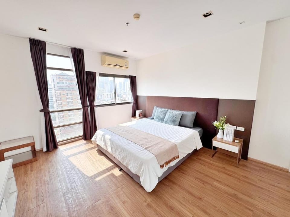Nana SkyView Retreat 2 Bedroom 2 Bath Nana BTS Apartment in Bangkok