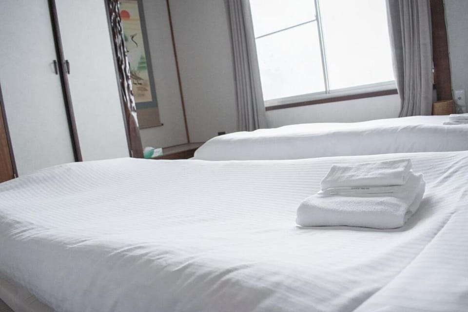 Bedroom, towels