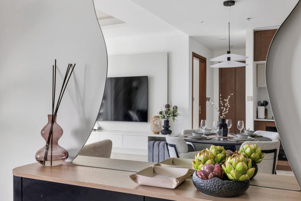 Ultra Luxury Emaar Palace Beachfront 1BR Five Palm Apartment in Dubai