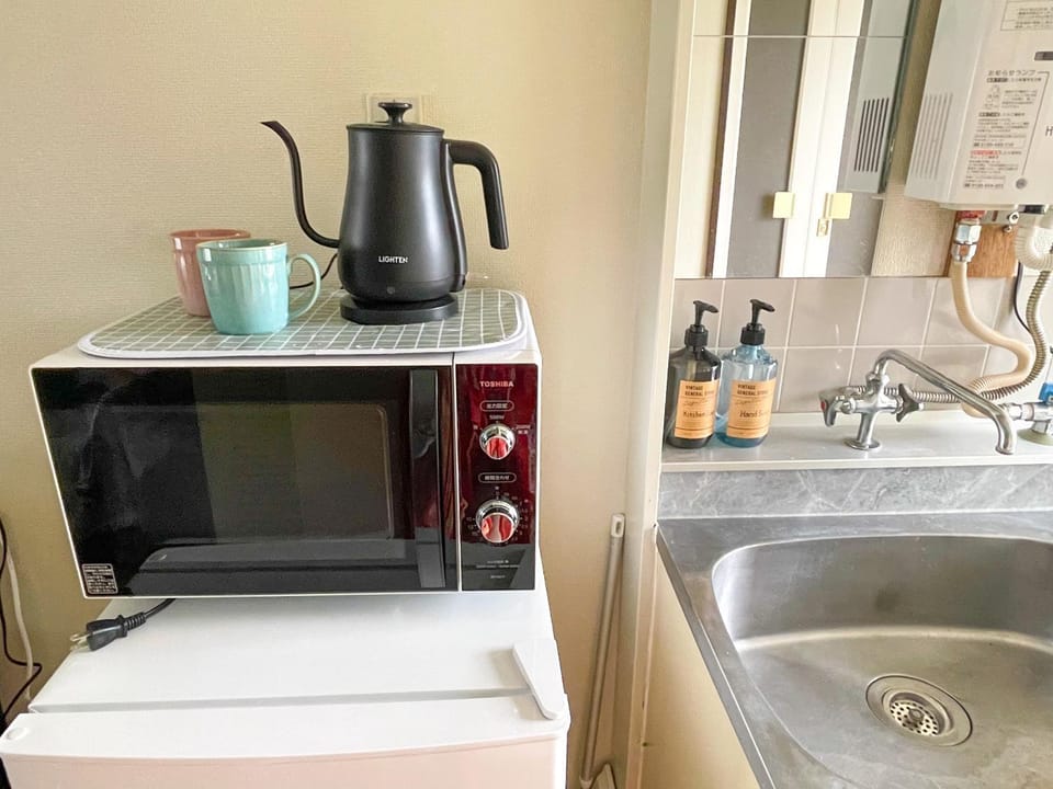 Kitchen or kitchenette, minibar