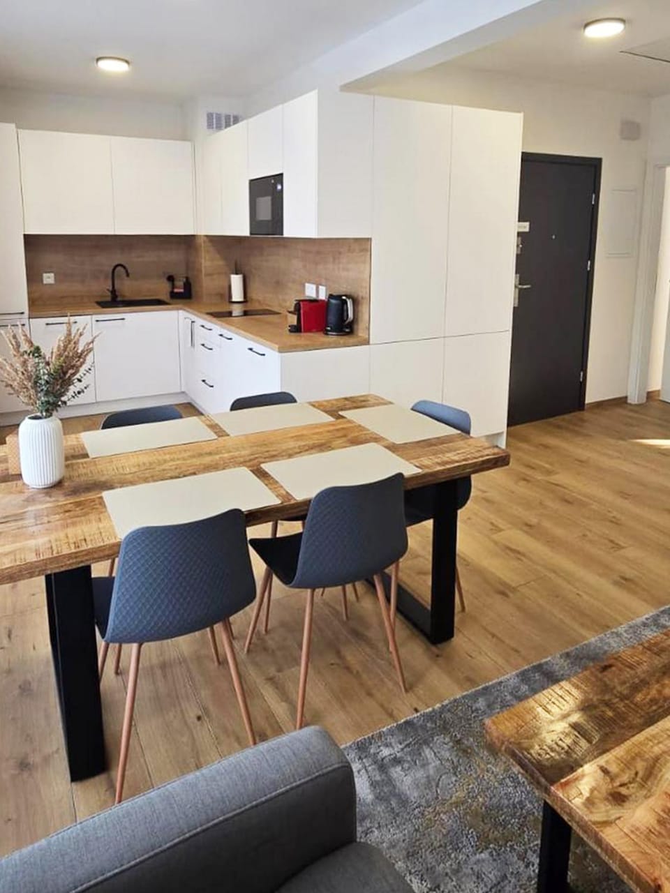 Kitchen or kitchenette, Living room