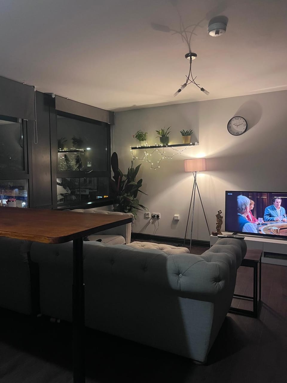 Communal lounge/ TV room, Living room, Seating area, Evening entertainment