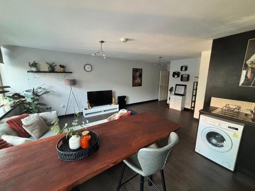 Kitchen or kitchenette, Seating area