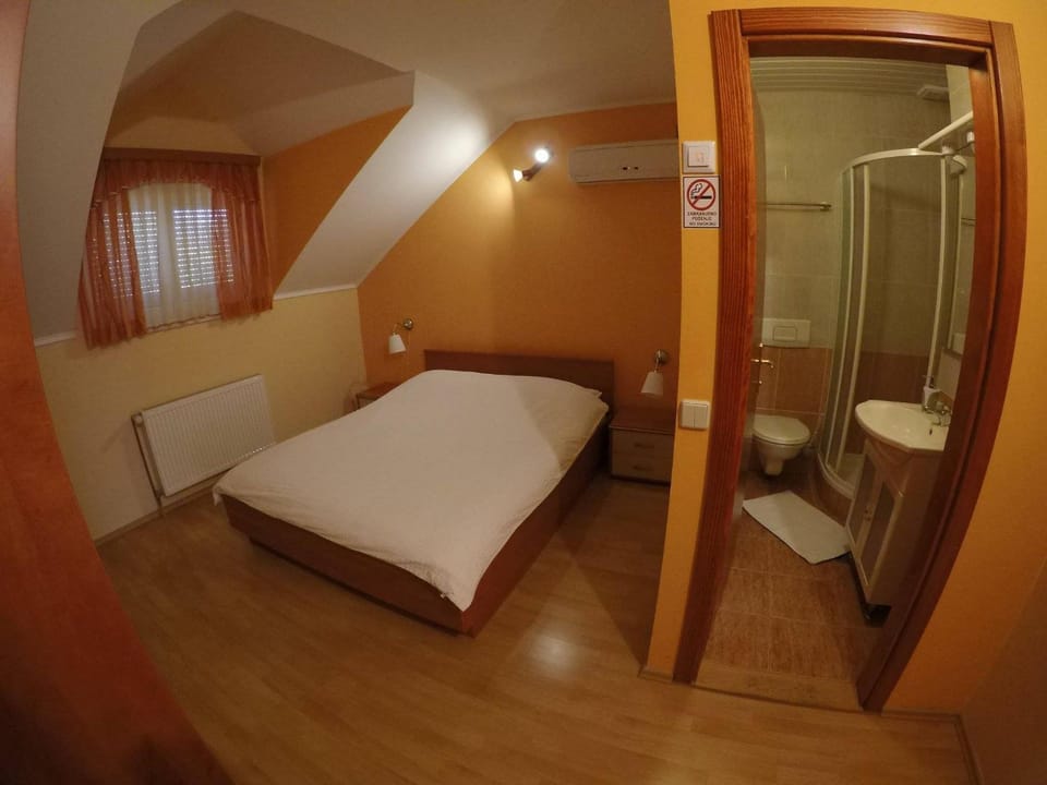 Bed, View (from property/room), Bedroom, Family