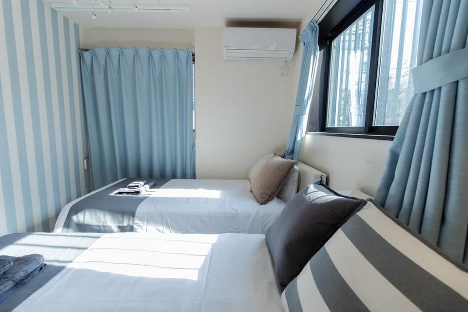 Tokyo Skytree 101 Elegance Blue Twin w Bath & WC Apartment in Japan