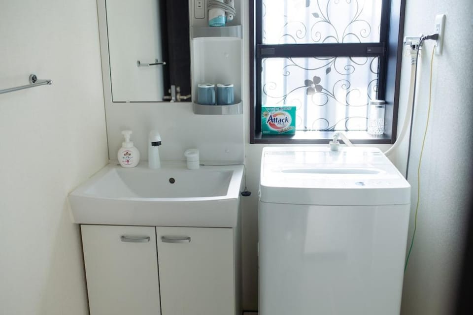 Tokyo Skytree 101 Elegance Blue Twin w Bath & WC Apartment in Japan