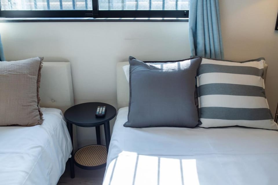 Tokyo Skytree 101 Elegance Blue Twin w Bath & WC Apartment in Japan