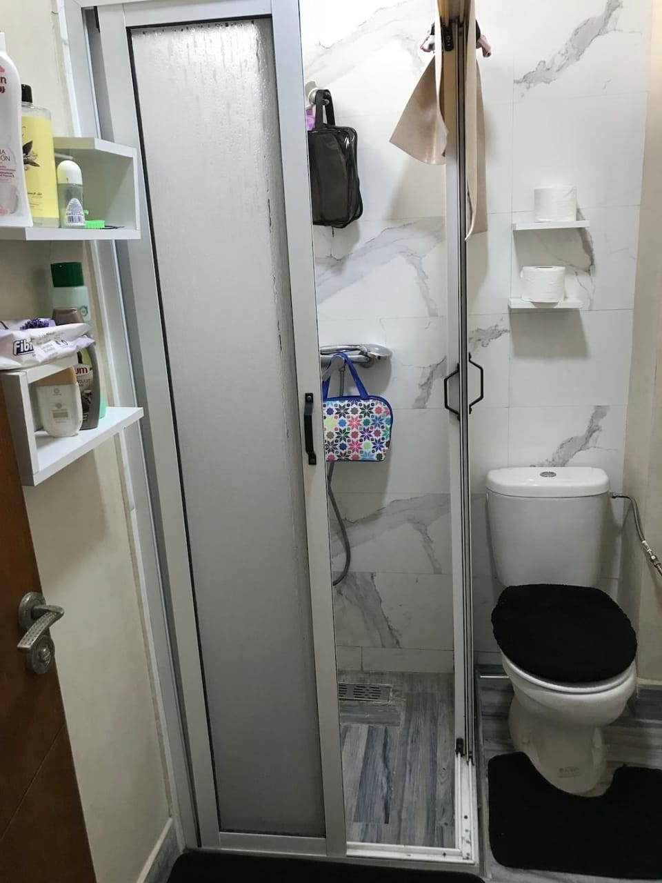 Shower, Toilet