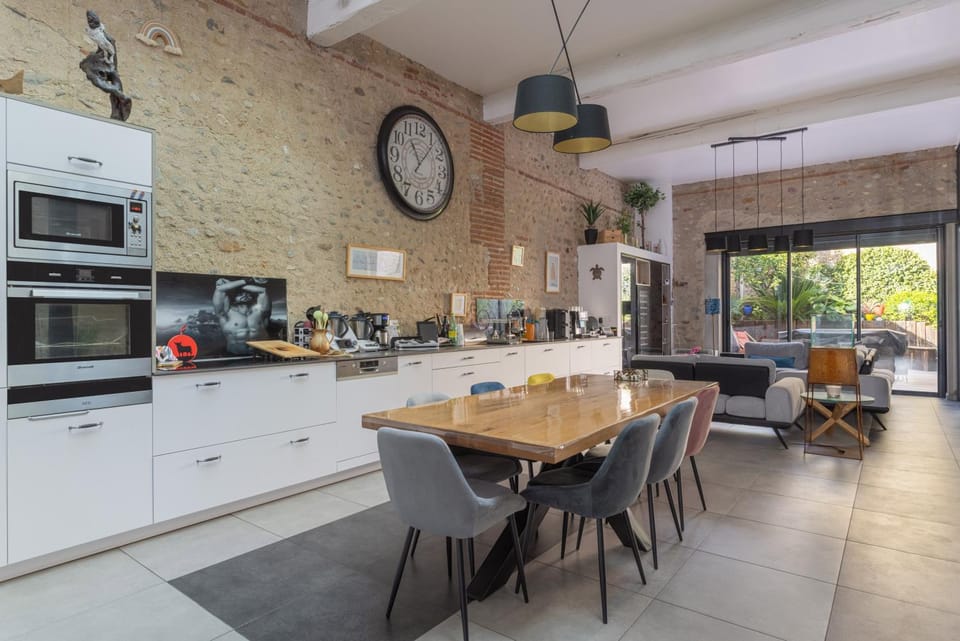 Property building, Kitchen or kitchenette, Living room