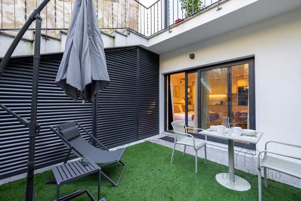 Patio, Garden, Dining area, Garden view, sunbed